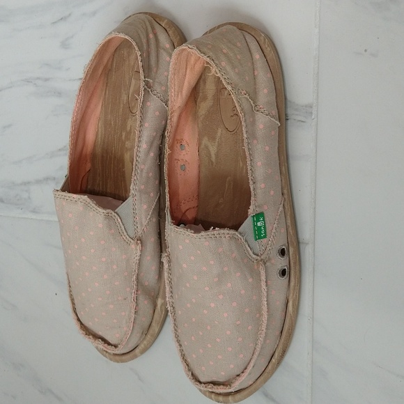 Light and comfy Sanuk Slip-ons - Picture 3 of 6